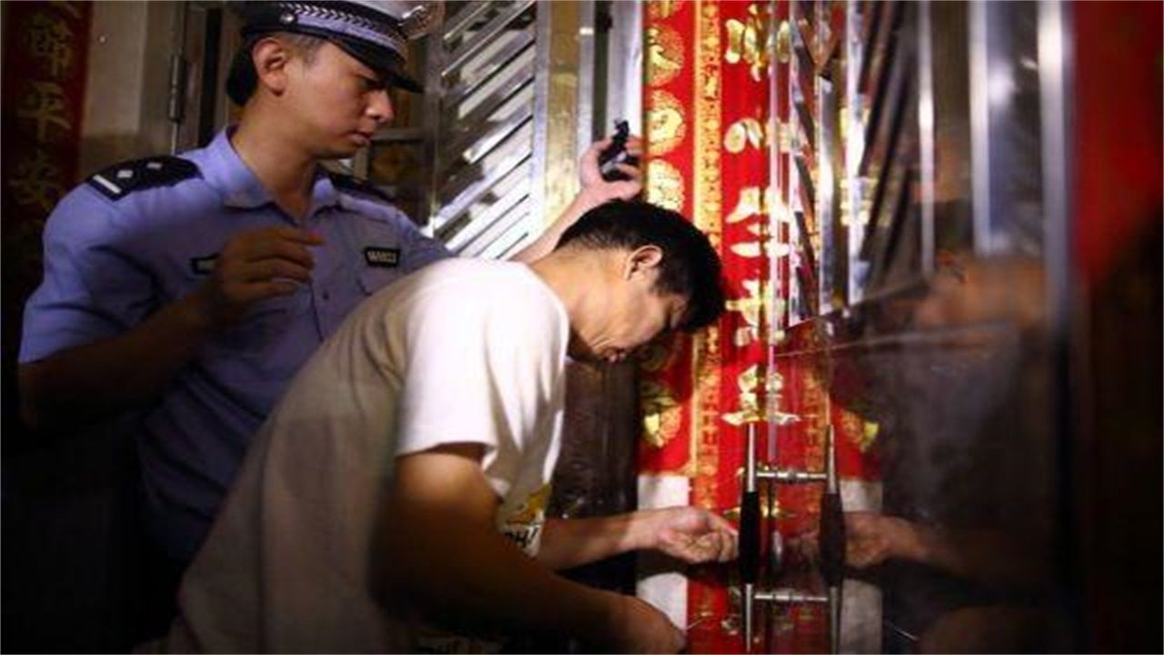 哈尔滨请开锁师傅开了锁后，师傅为什么一般都不进门，就算主人请也不进去？